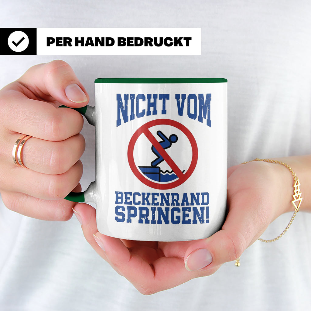 Bademeister Tasse Nicht vom Beckenrand springen lustiger Spr – Grün [farbe:grün]