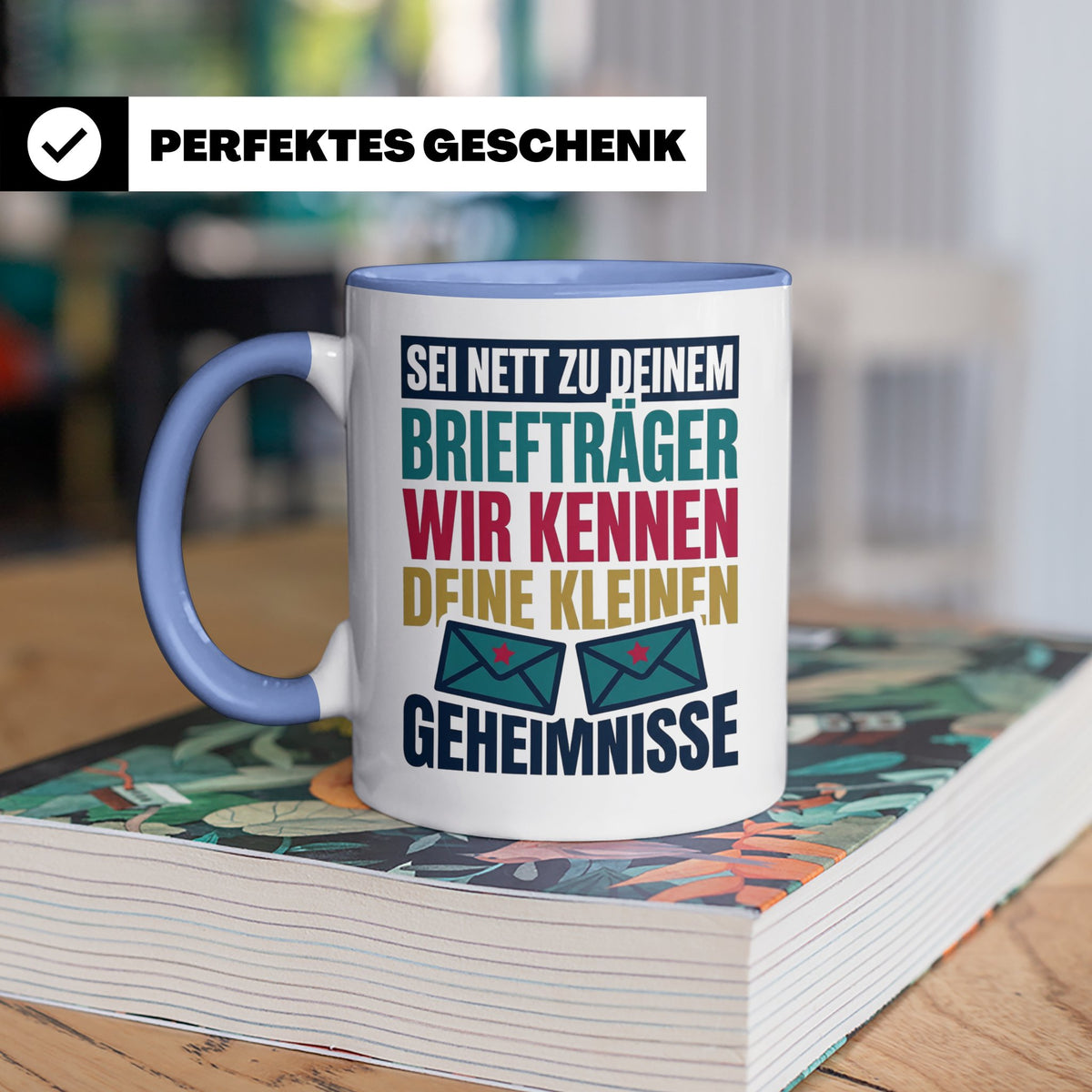 Briefträger Tasse mit Spruch "Wir kennen deine Geheimnisse"  – Blau [farbe:blau]
