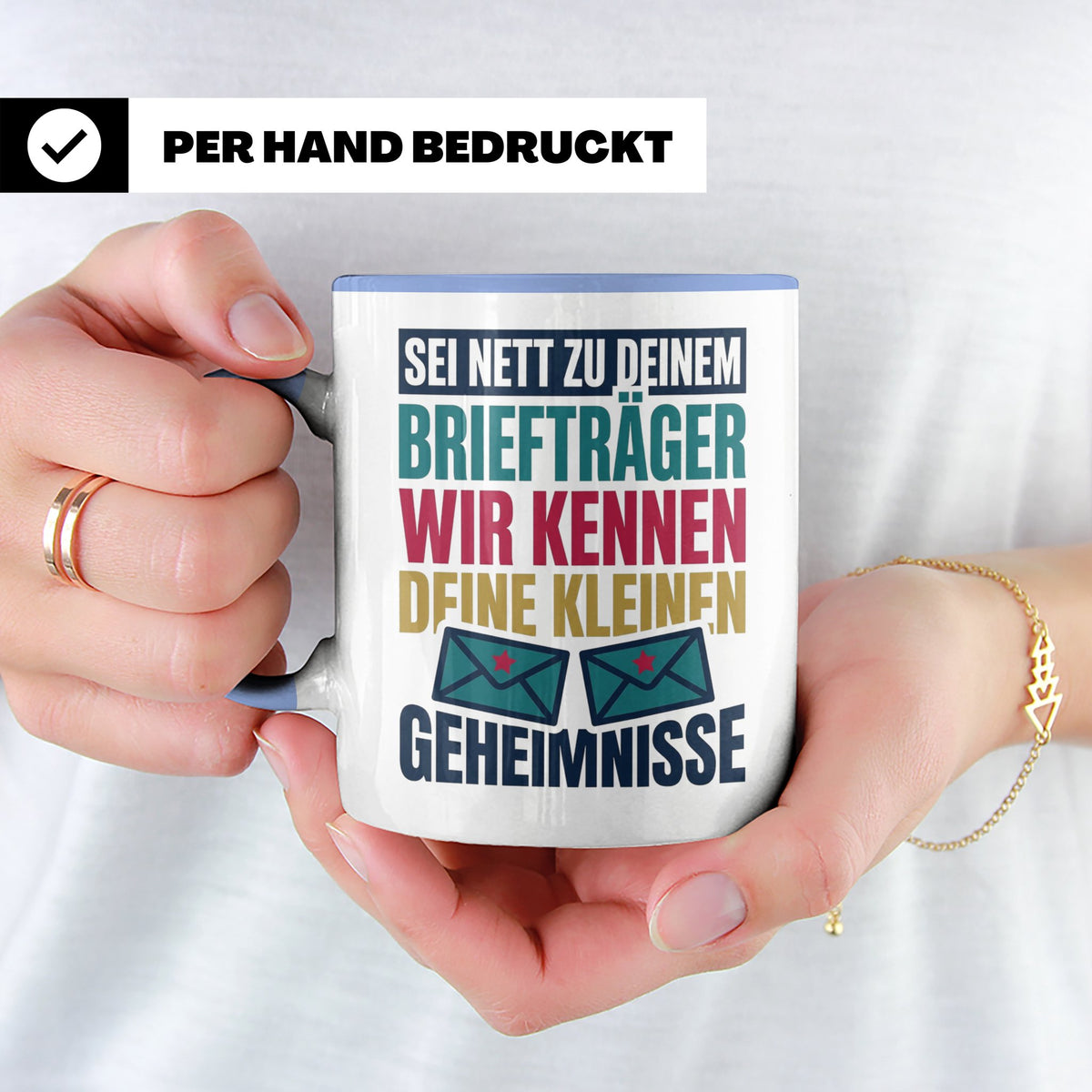 Briefträger Tasse mit Spruch "Wir kennen deine Geheimnisse"  – Blau [farbe:blau]