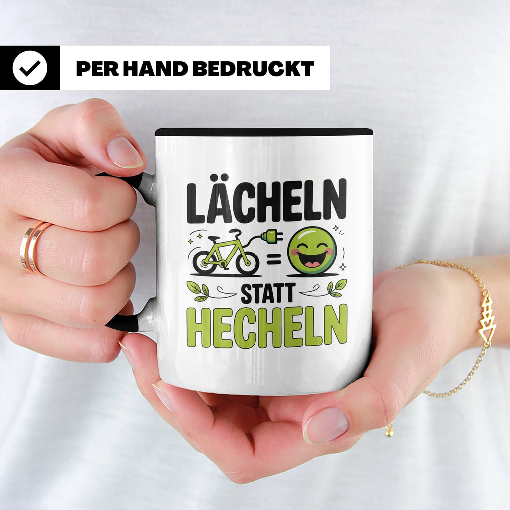 E-Bike Tasse: Lächeln statt Hecheln! Fahrradfahrer Geschenki – Schwarz [farbe:schwarz]
