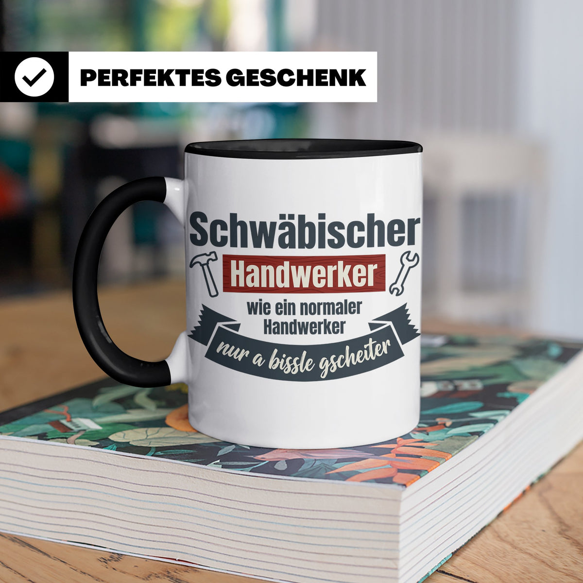 Schwäbischer Handwerker Tasse mit Spruch 'a bissle gscheiter – Schwarz [farbe:schwarz]