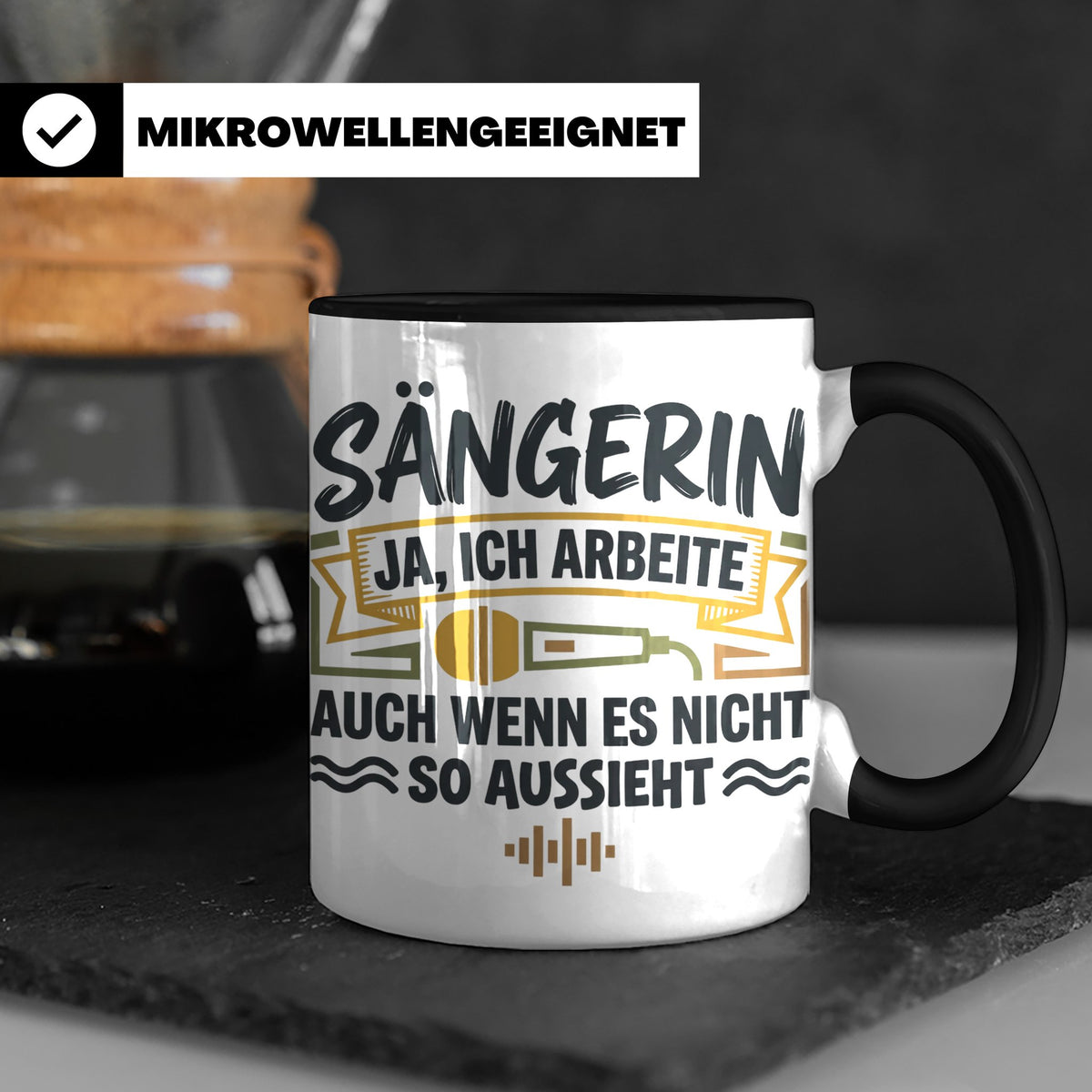 Sängerin Tasse mit Spruch 'Ja ich arbeite' Geschenk für Musi – Schwarz [farbe:schwarz]