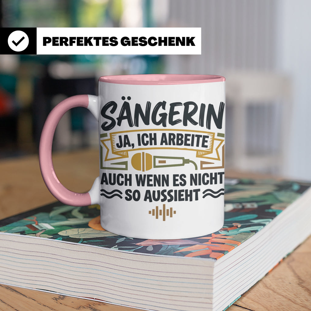 Sängerin Tasse mit Spruch 'Ja ich arbeite' Geschenk für Musi – Rosa [farbe:rosa]