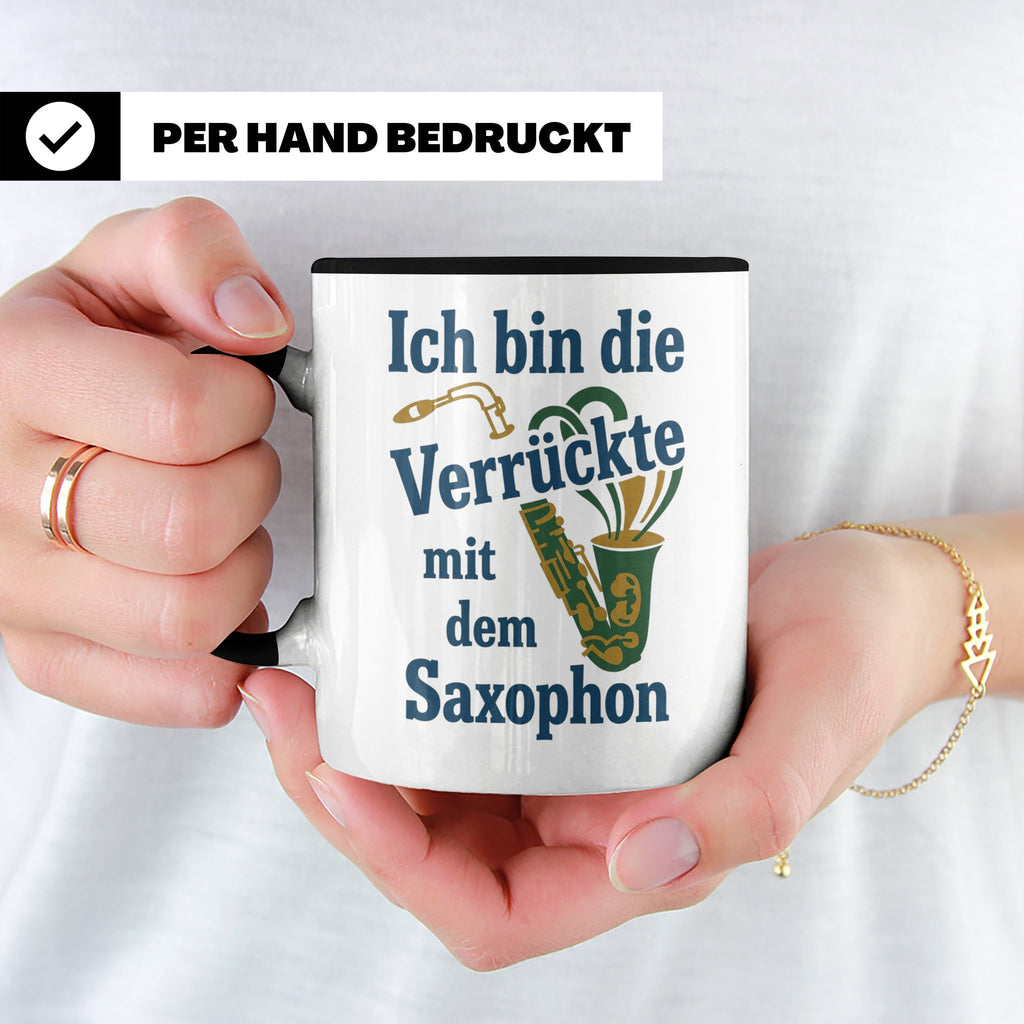Saxophonistin Tasse mit Spruch Ich bin die Verrückte, Gesche – Schwarz [farbe:schwarz]