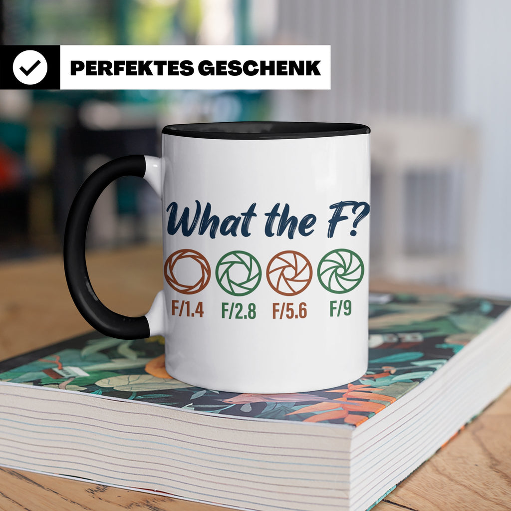 Fotografen Tasse What the F, lustiger Blende F-Stop Spruch,  – Schwarz [farbe:schwarz]