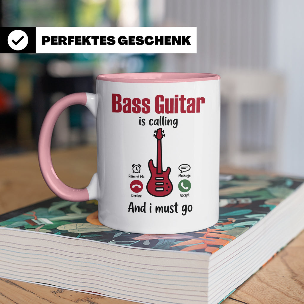 Bassist Tasse mit Spruch Bass Guitar is calling, E-Bass Kaff – Rosa [farbe:rosa]