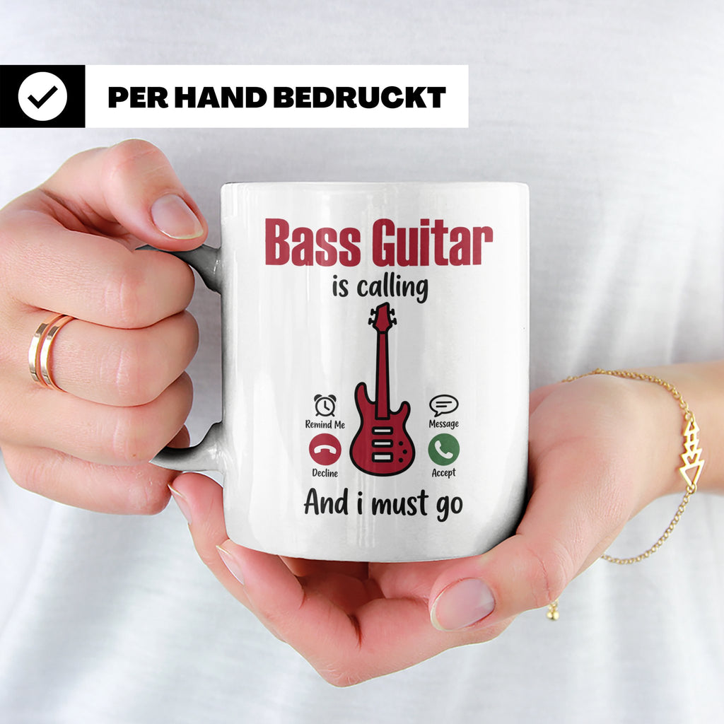 Bassist Tasse mit Spruch Bass Guitar is calling, E-Bass Kaff – Weiß [farbe:weiß]