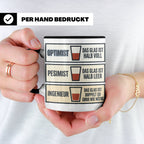 Ingenieur Tasse Glas halb voll leer lustiger Spruch Geschenk – Schwarz [farbe:schwarz]