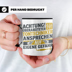 Tontechniker Tasse mit Spruch Überarbeiteter Techniker | Ges – Schwarz [farbe:schwarz]