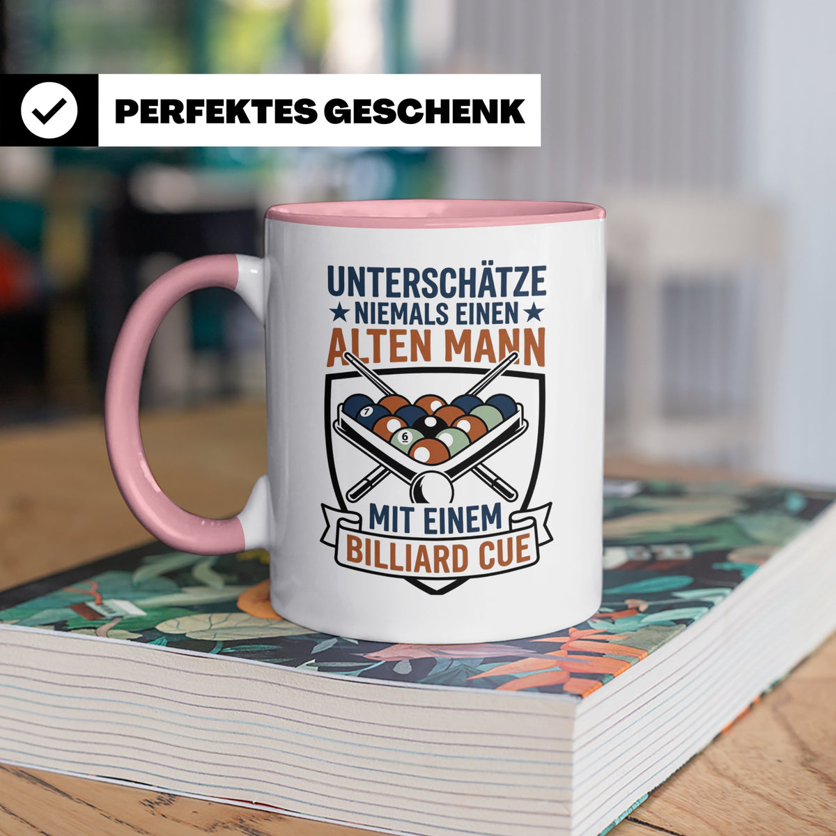 Billard Tasse Alter Mann mit Cue Spruch | Lustiges Poolbilla – Rosa [farbe:rosa]