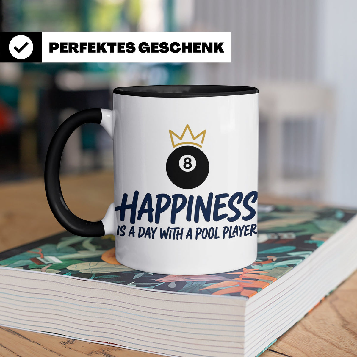 Billard Tasse für Pool Spieler mit Spruch Happiness is a day – Schwarz [farbe:schwarz]