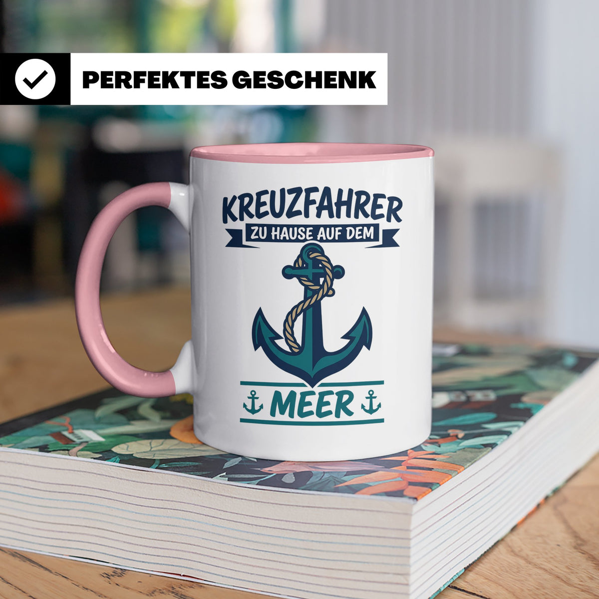 Kreuzfahrer Tasse mit Anker Spruch Zu Hause auf dem Meer | M – Rosa [farbe:rosa]