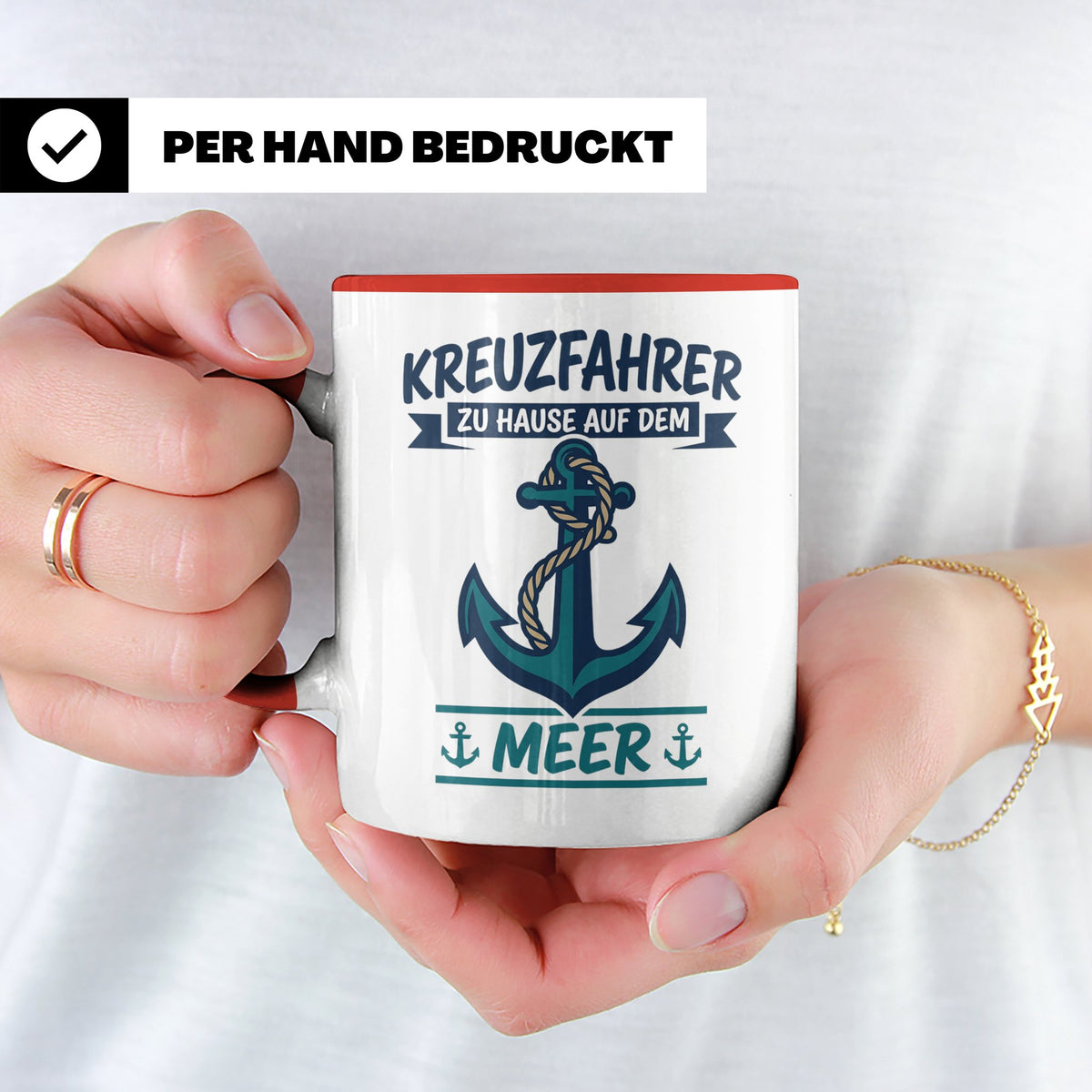 Kreuzfahrer Tasse mit Anker Spruch Zu Hause auf dem Meer | M – Rot [farbe:rot]