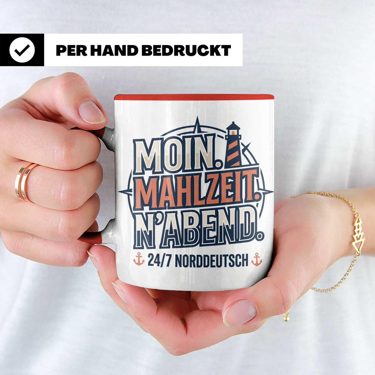 Moin Tasse mit Spruch Mahlzeit N'Abend & Leuchtturm, 24/7 No – Rot [farbe:rot]