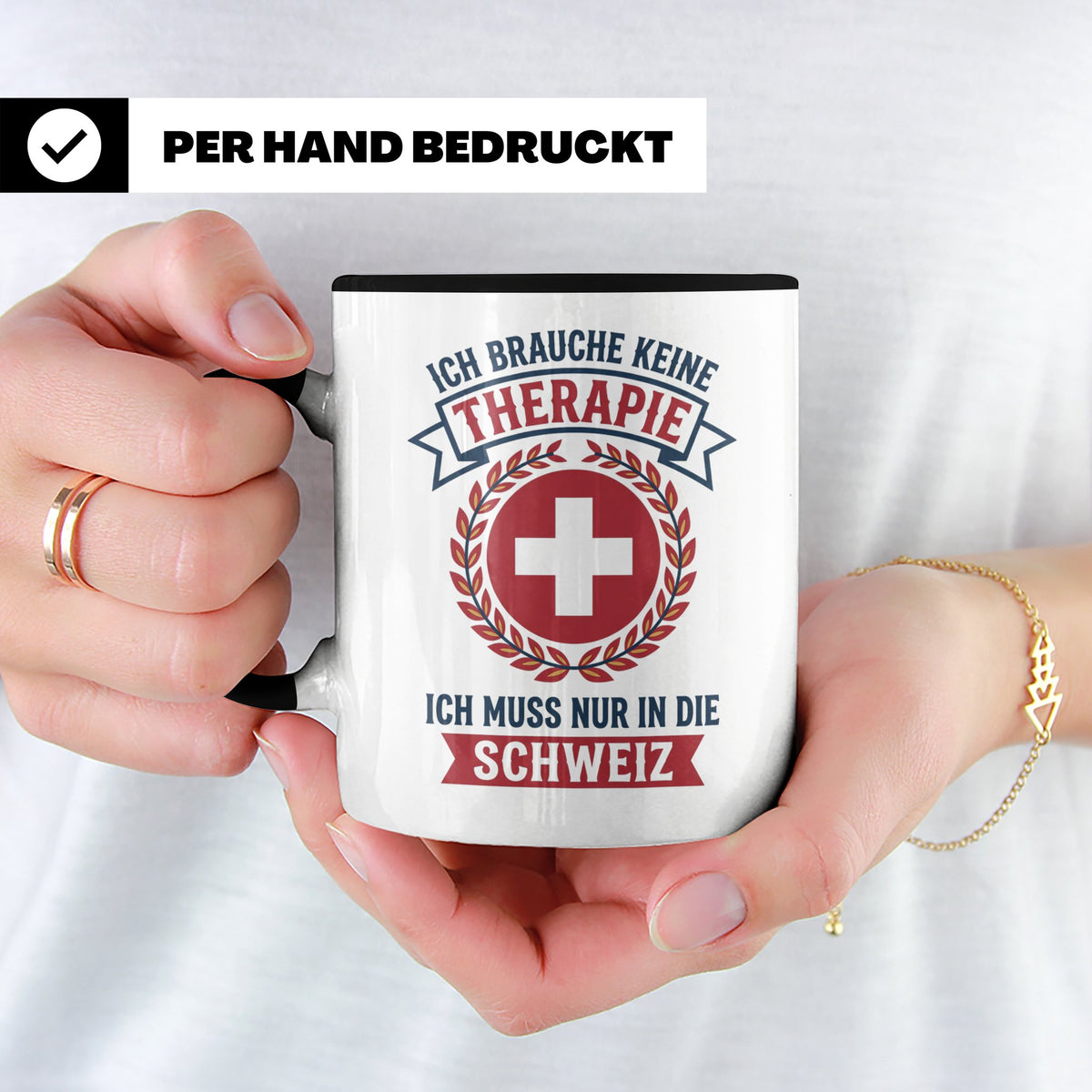 Schweiz Tasse mit Spruch Ich brauche keine Therapie | Lustig – Schwarz [farbe:schwarz]
