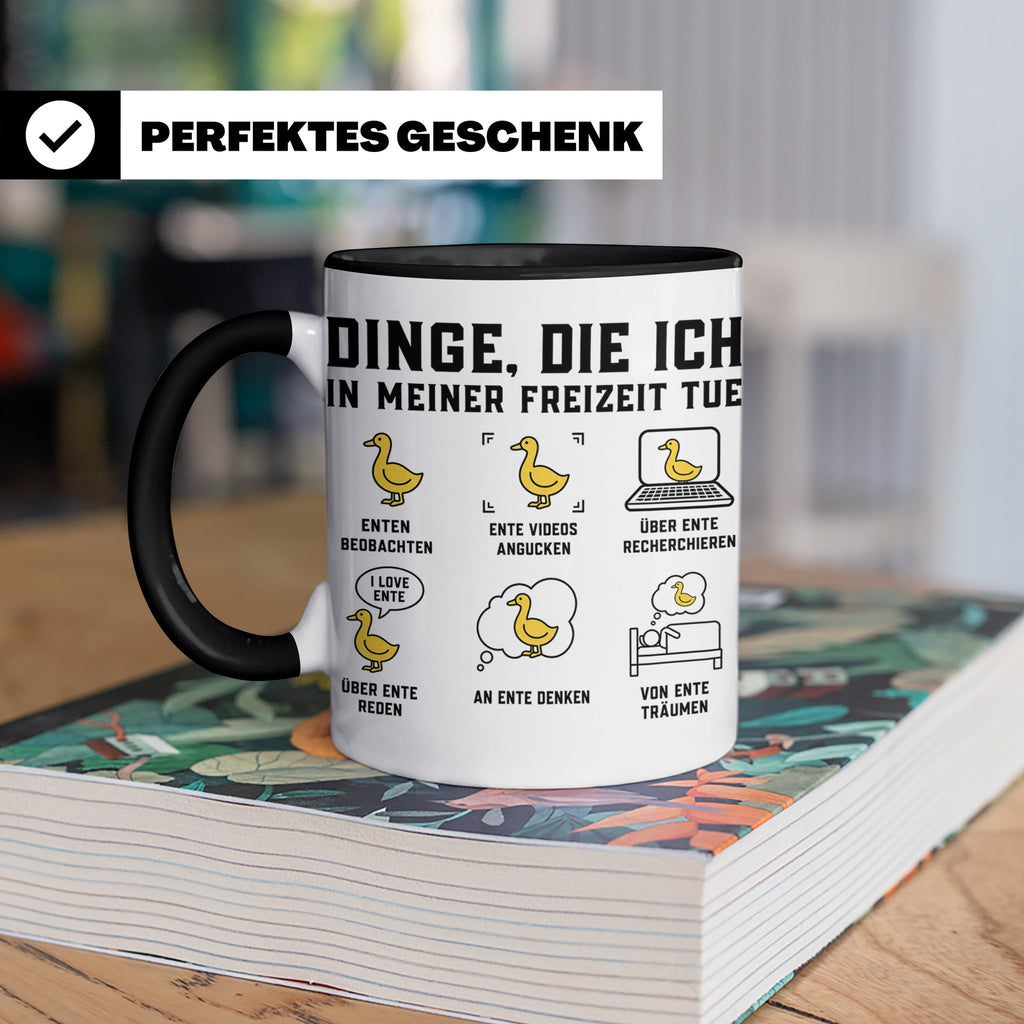 Ente Tasse Spruch Dinge die ich in meiner Freizeit tue, Kaff – Schwarz [farbe:schwarz]