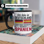 Spanier in Deutschland Tasse mit Spruch & Flagge. Geschenk f – Schwarz [farbe:schwarz]