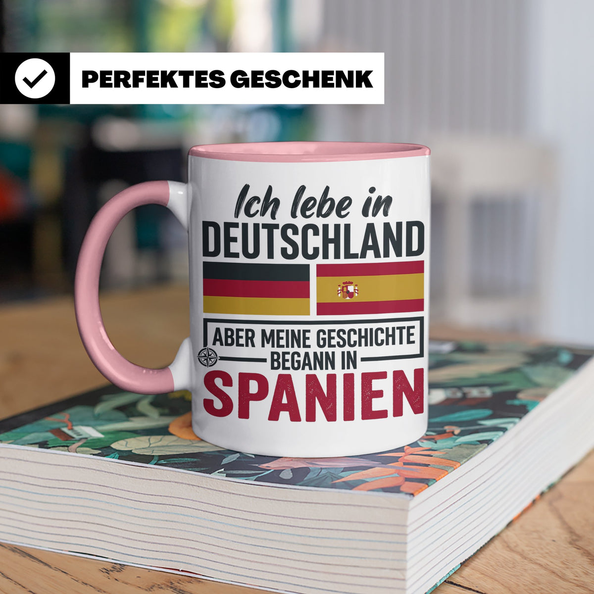 Spanier in Deutschland Tasse mit Spruch & Flagge. Geschenk f – Rosa [farbe:rosa]