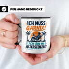 Altersteilzeit Tasse Ich muss garnix! Lustiges Geschenk für  – Schwarz [farbe:schwarz]