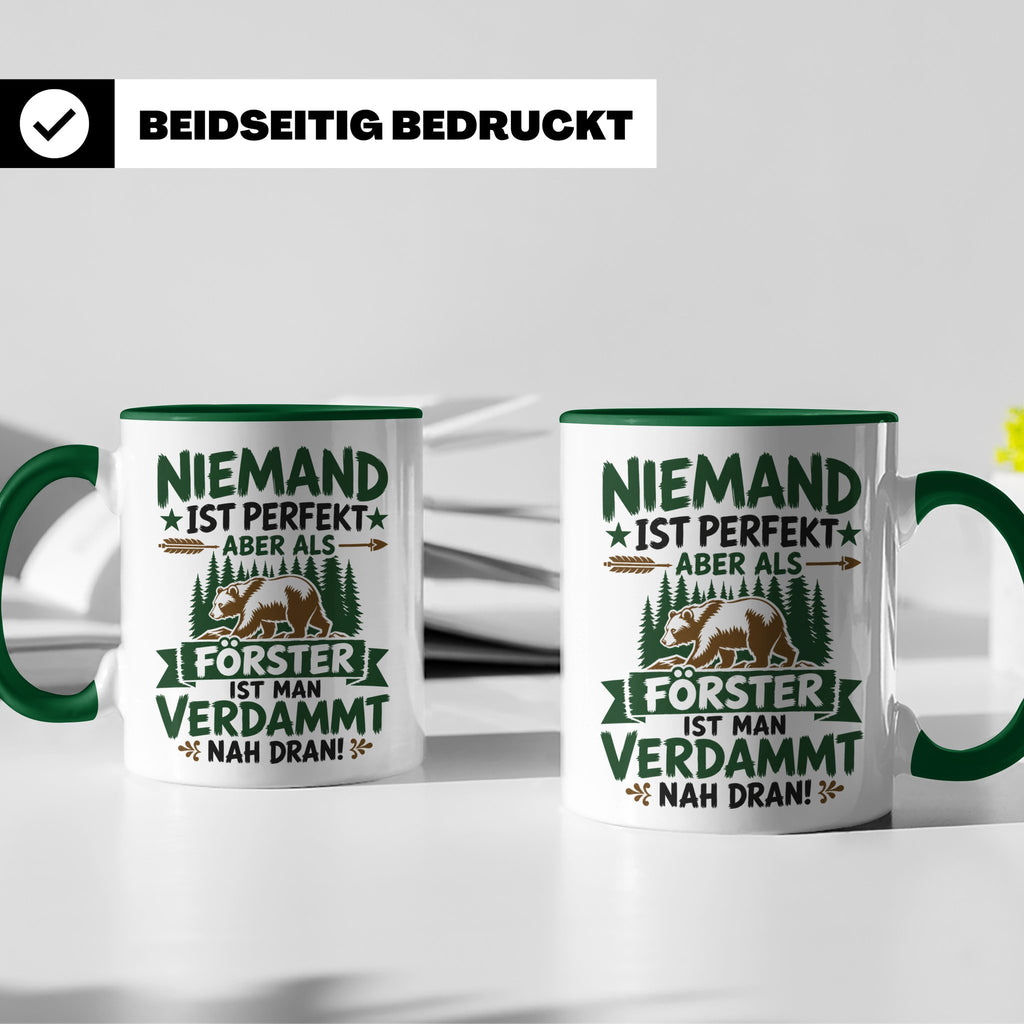 Förster Tasse mit Spruch Niemand ist perfekt & Bär Motiv | G – Grün [farbe:grün]