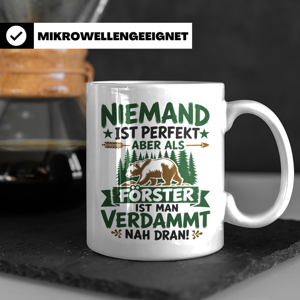 Förster Tasse mit Spruch Niemand ist perfekt & Bär Motiv | G – Weiß [farbe:weiß]