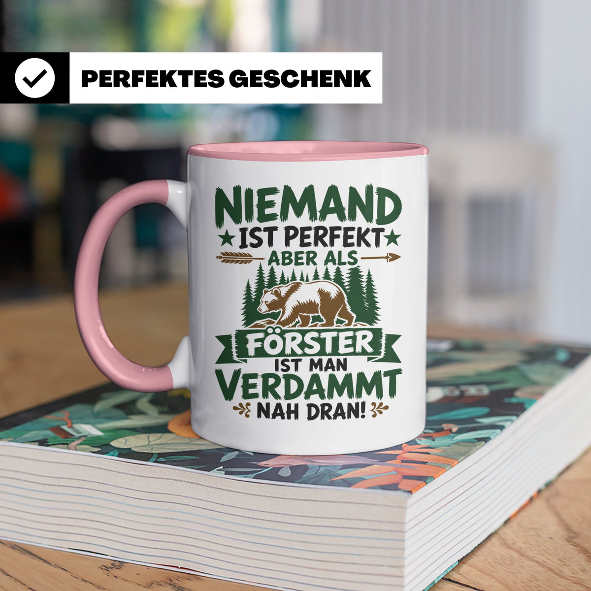 Förster Tasse mit Spruch Niemand ist perfekt & Bär Motiv | G – Rosa [farbe:rosa]