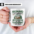 Förster Tasse mit Spruch Niemand ist perfekt & Bär Motiv | G – Weiß [farbe:weiß]