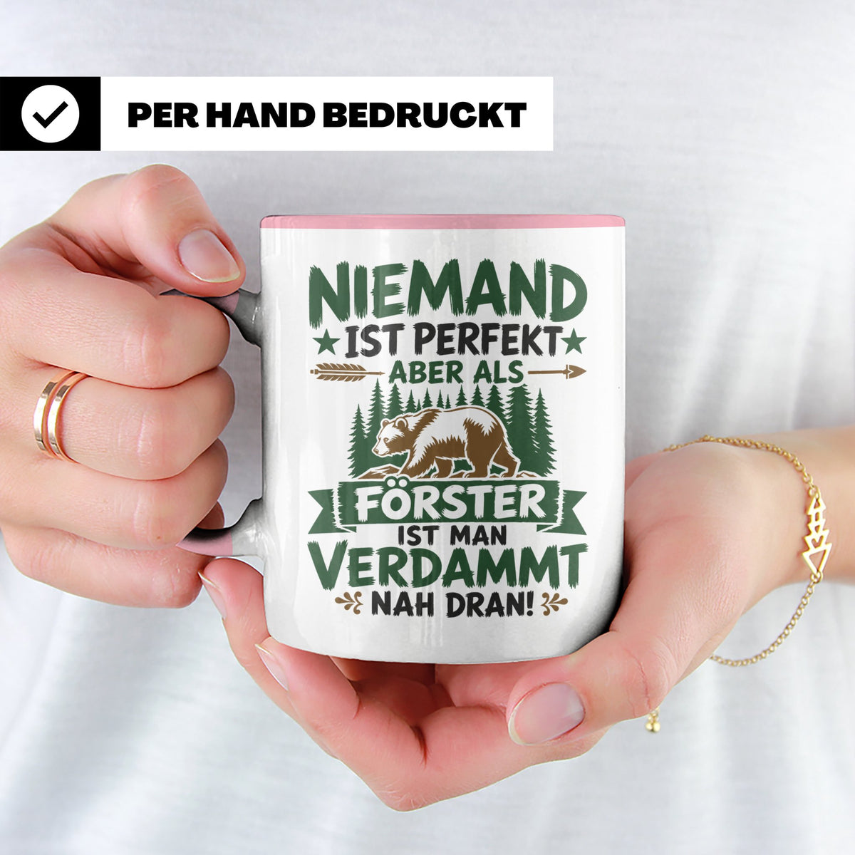 Förster Tasse mit Spruch Niemand ist perfekt & Bär Motiv | G – Rosa [farbe:rosa]