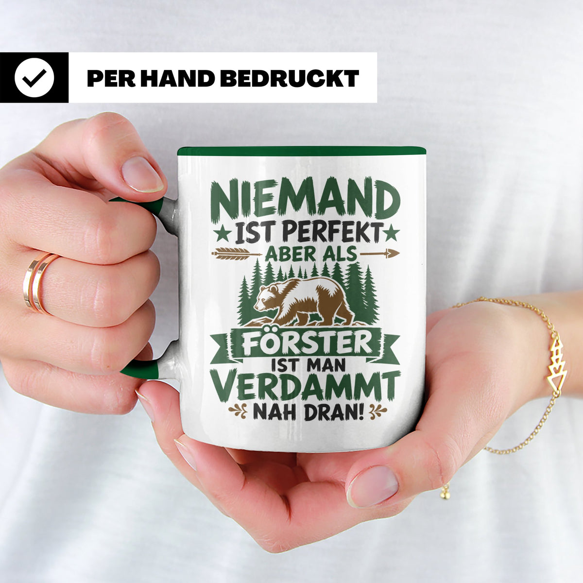 Förster Tasse mit Spruch Niemand ist perfekt & Bär Motiv | G – Grün [farbe:grün]