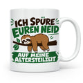 Altersteilzeit Tasse mit Faultier & Spruch Ich spüre euren N – Weiß [farbe:weiß]