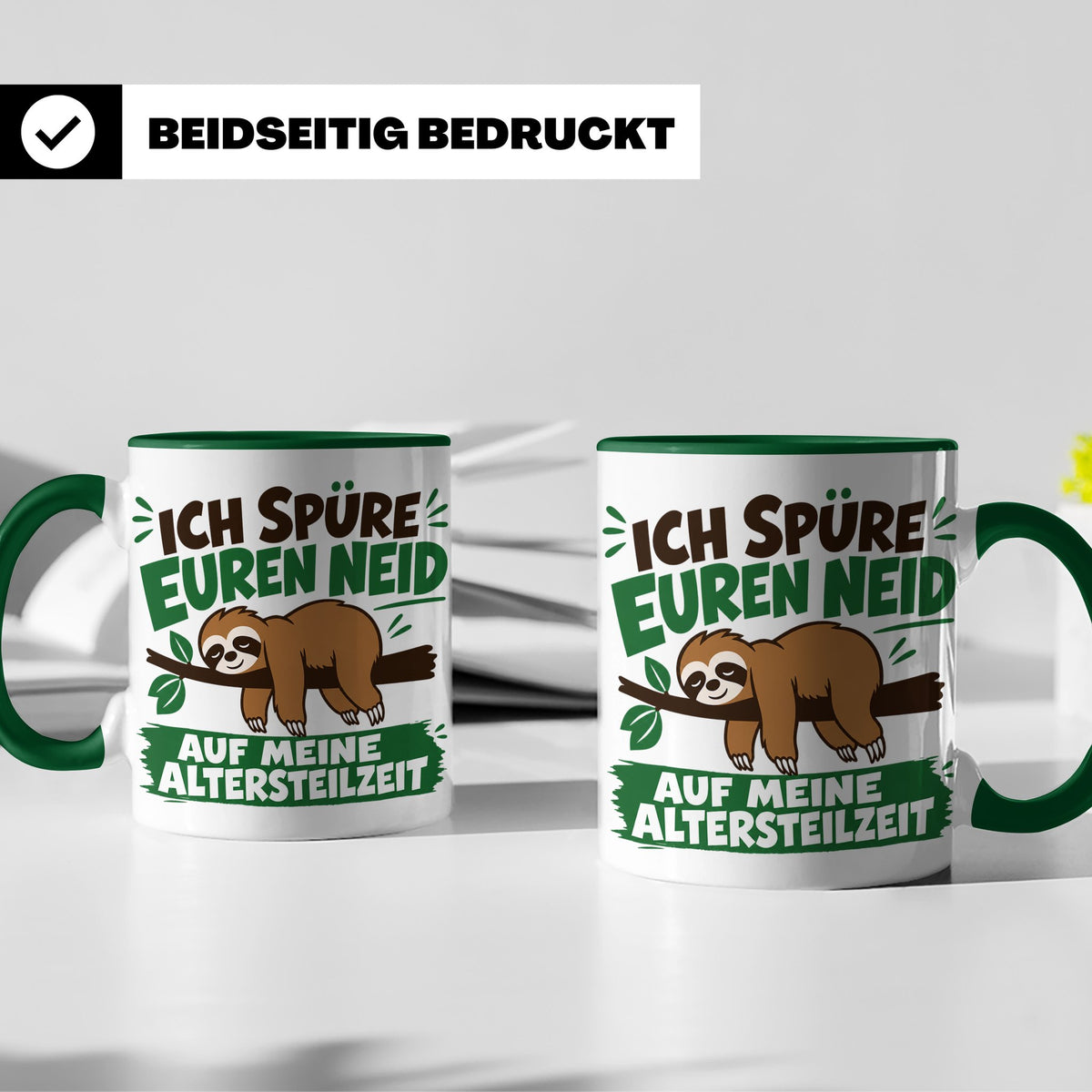 Altersteilzeit Tasse mit Faultier & Spruch Ich spüre euren N – Grün [farbe:grün]