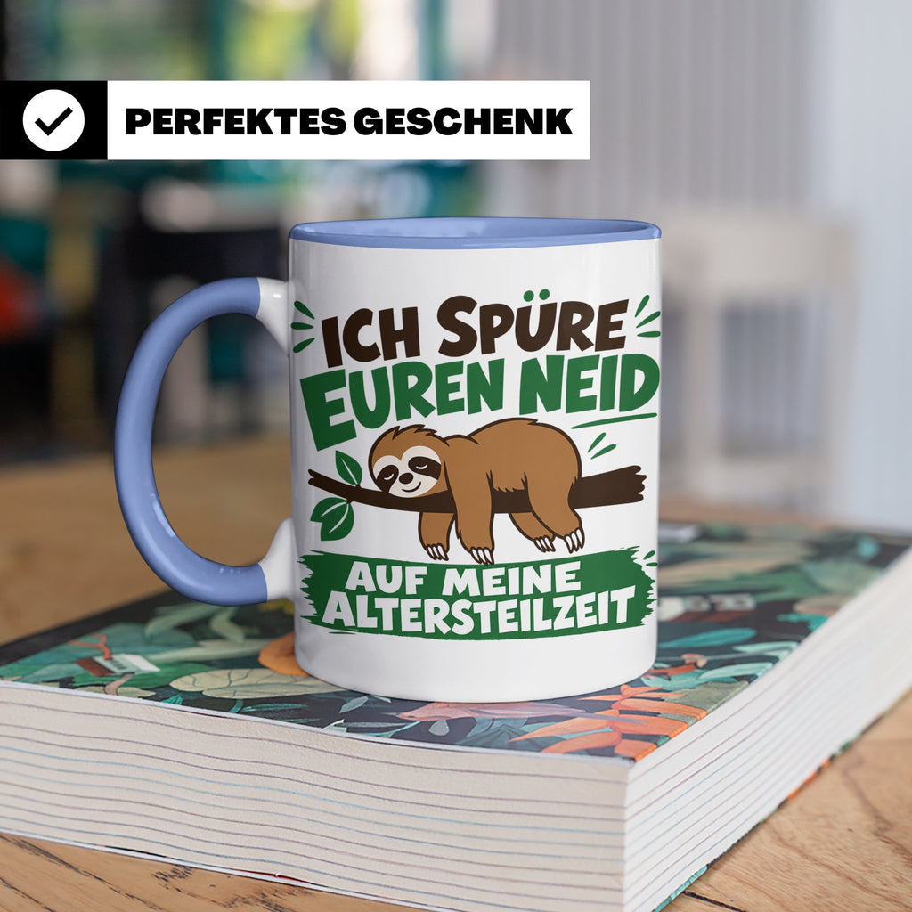 Altersteilzeit Tasse mit Faultier & Spruch Ich spüre euren N – Blau [farbe:blau]