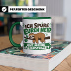 Altersteilzeit Tasse mit Faultier & Spruch Ich spüre euren N – Grün [farbe:grün]