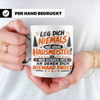 Hausmeister Tasse mit Spruch Leg dich niemals an | Geschenk  – Weiß [farbe:weiß]
