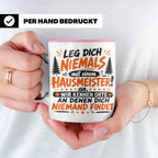 Hausmeister Tasse mit Spruch Leg dich niemals an | Geschenk  – Rosa [farbe:rosa]
