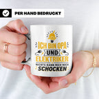 Elektriker Opa Tasse mit Spruch 'Nichts kann mich schocken'  – Weiß [farbe:weiß]
