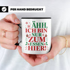 Weihnachtstasse mit Spruch 'Ähh ich bin nur zum Essen hier'  – Schwarz [farbe:schwarz]