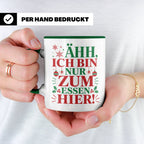 Weihnachtstasse mit Spruch 'Ähh ich bin nur zum Essen hier'  – Grün [farbe:grün]