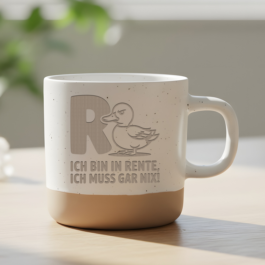 Lustige Tasse zur Rente Grumpy Ente Kaffeetasse Ruhestand Geschenk für Rentner Rentenbeginn Becher Ich bin in Rente ich muss gar nix Humor