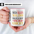 Schwäbische Tasse mit Spruch Ned alles was zwoi Backa hat |  – Rosa [farbe:rosa]