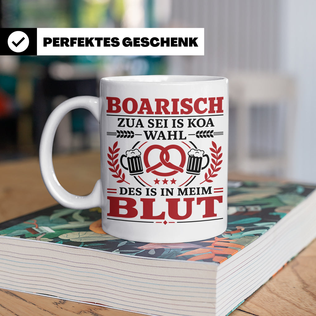 Boarisch Tasse mit Spruch Des is in meim Blut lustige Bayeri – Weiß [farbe:weiß]