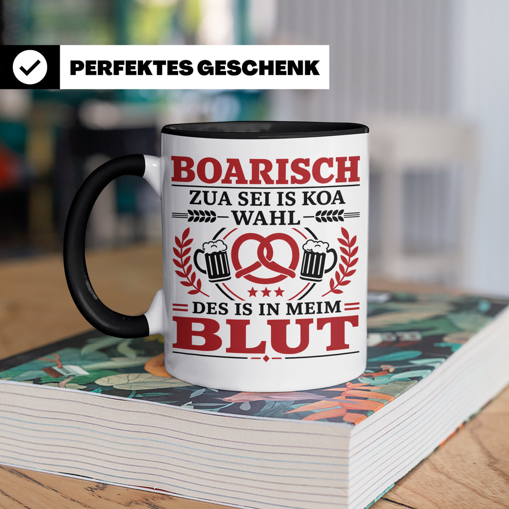 Boarisch Tasse mit Spruch Des is in meim Blut lustige Bayeri – Schwarz [farbe:schwarz]