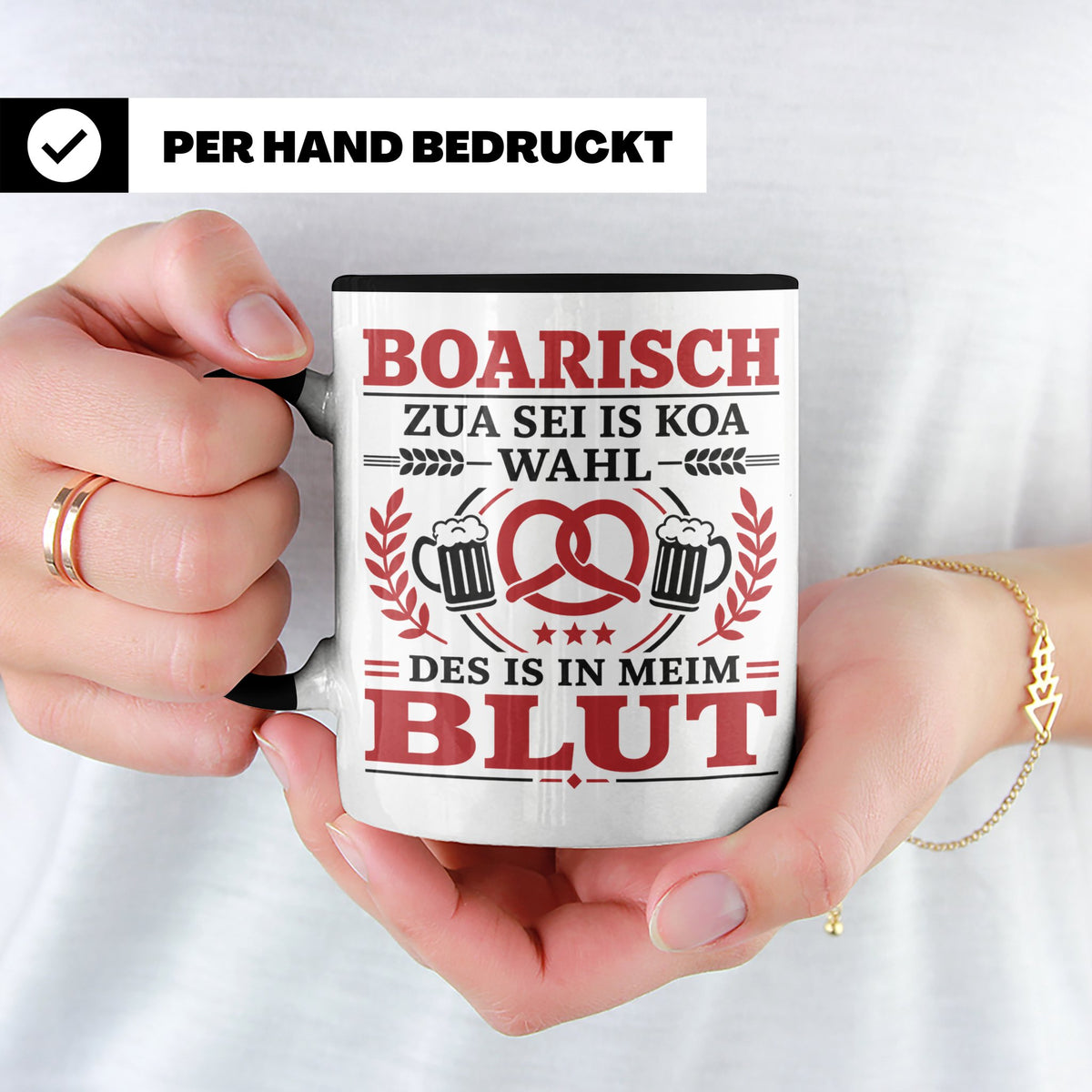 Boarisch Tasse mit Spruch Des is in meim Blut lustige Bayeri – Schwarz [farbe:schwarz]