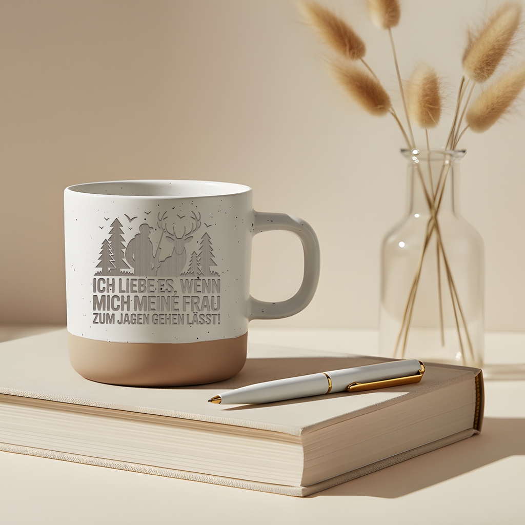 Lustige Jäger Tasse Geschenk für Ehemann Jagd Spruch Kaffeetasse Hirsch Motiv Jagdbecher Ich liebe es wenn mich meine Frau zum Jagen lässt