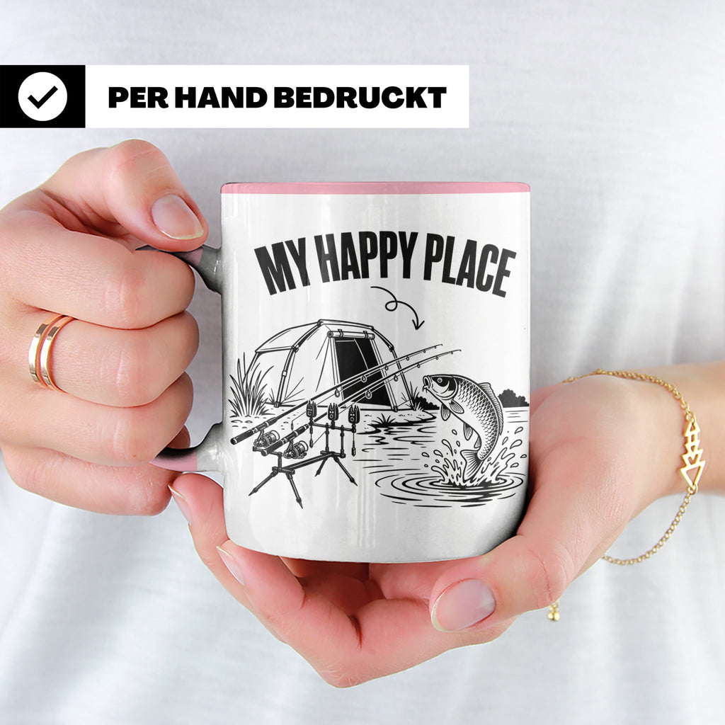 Karpfenangler Tasse My Happy Place Spruch Geschenk für Angle – Rosa [farbe:rosa]