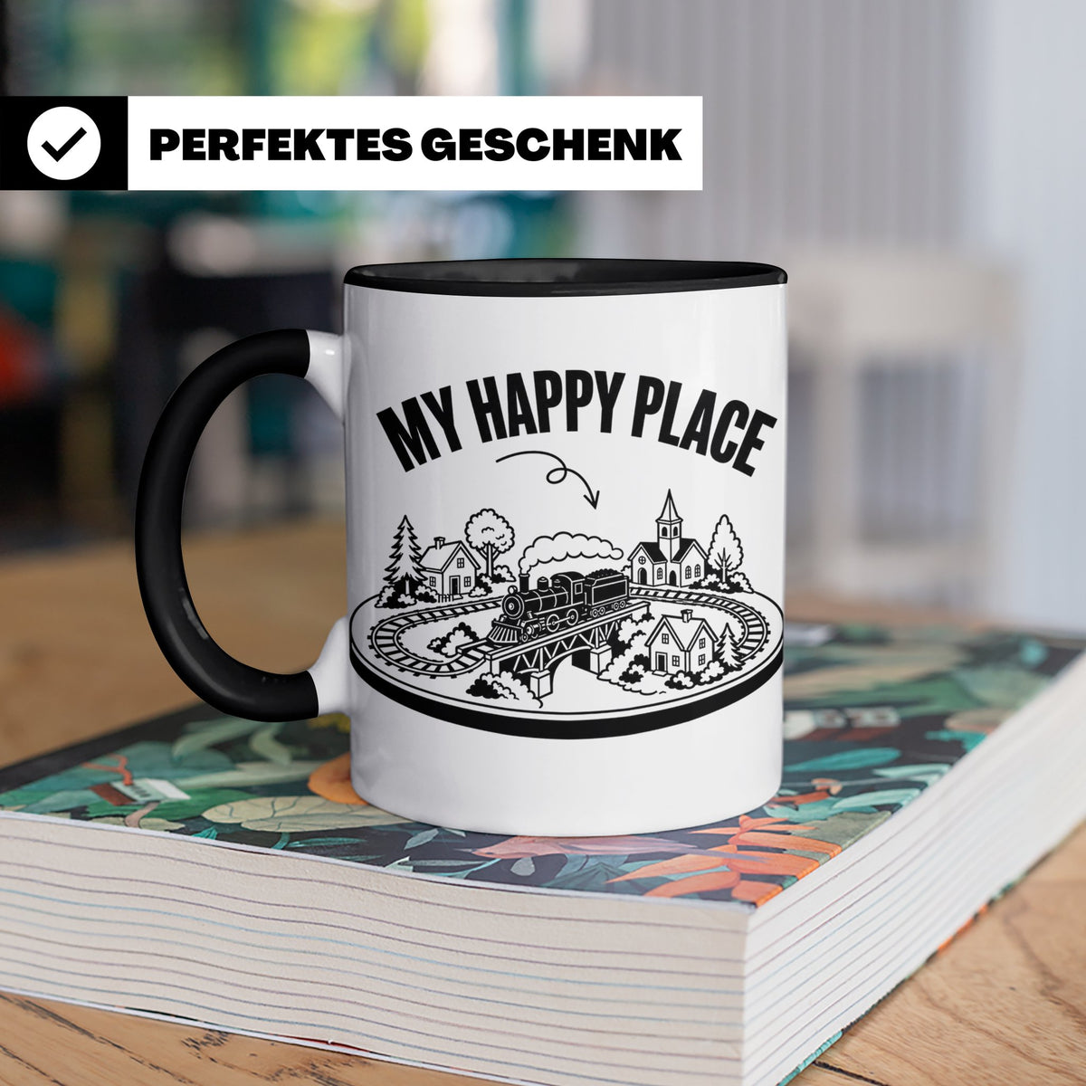 Modelleisenbahn Tasse My Happy Place Spruch für Modellbahner – Schwarz [farbe:schwarz]