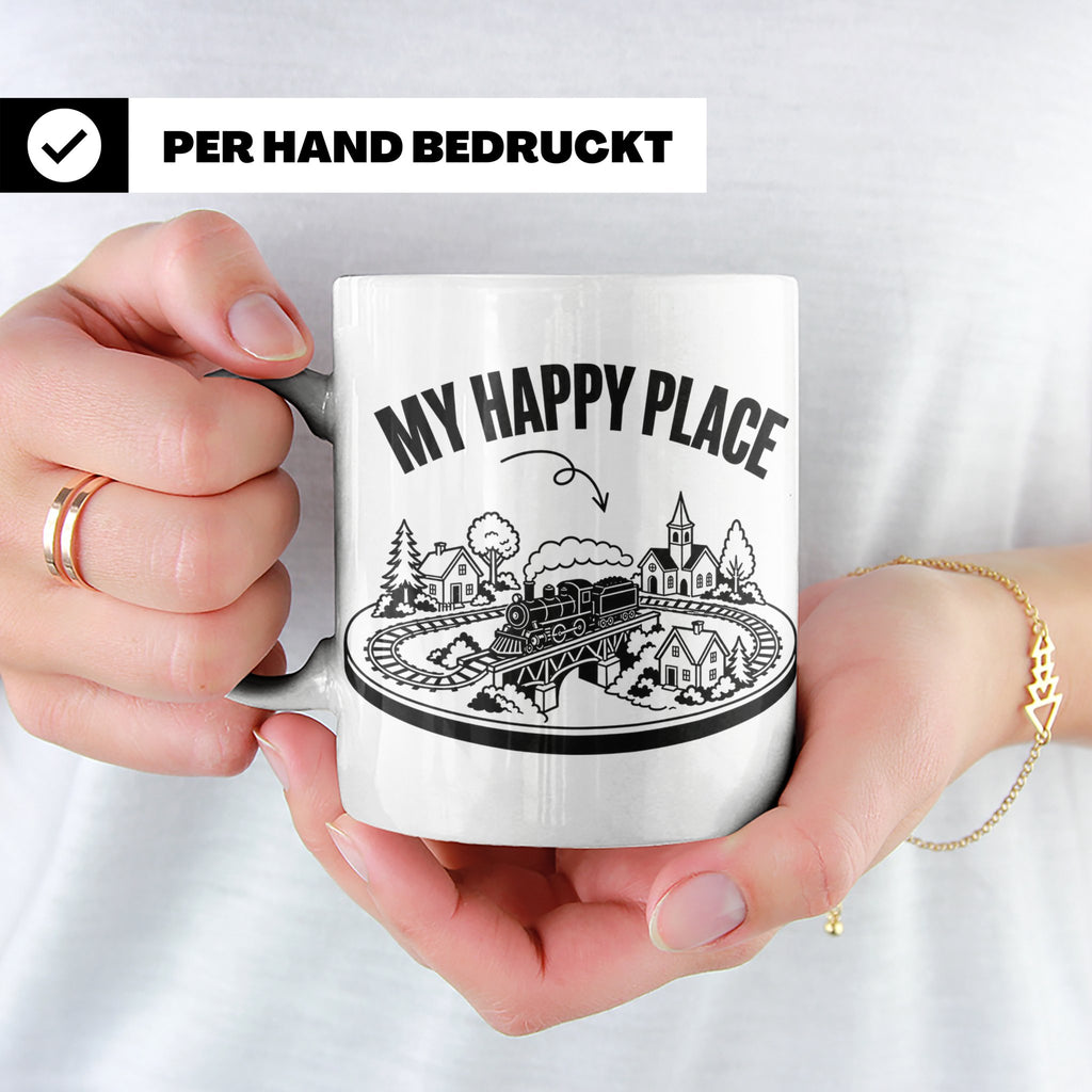 Modelleisenbahn Tasse My Happy Place Spruch für Modellbahner – Weiß [farbe:weiß]