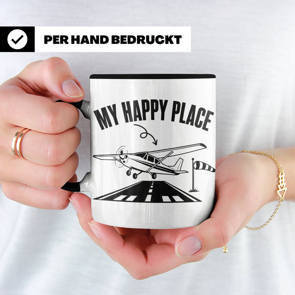 Pilot Tasse My Happy Place Flugzeug Kaffeetasse für Flieger  – Schwarz [farbe:schwarz]