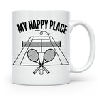 Tennis Tasse mit Spruch My Happy Place lustiger Kaffeebecher – Weiß [farbe:weiß]