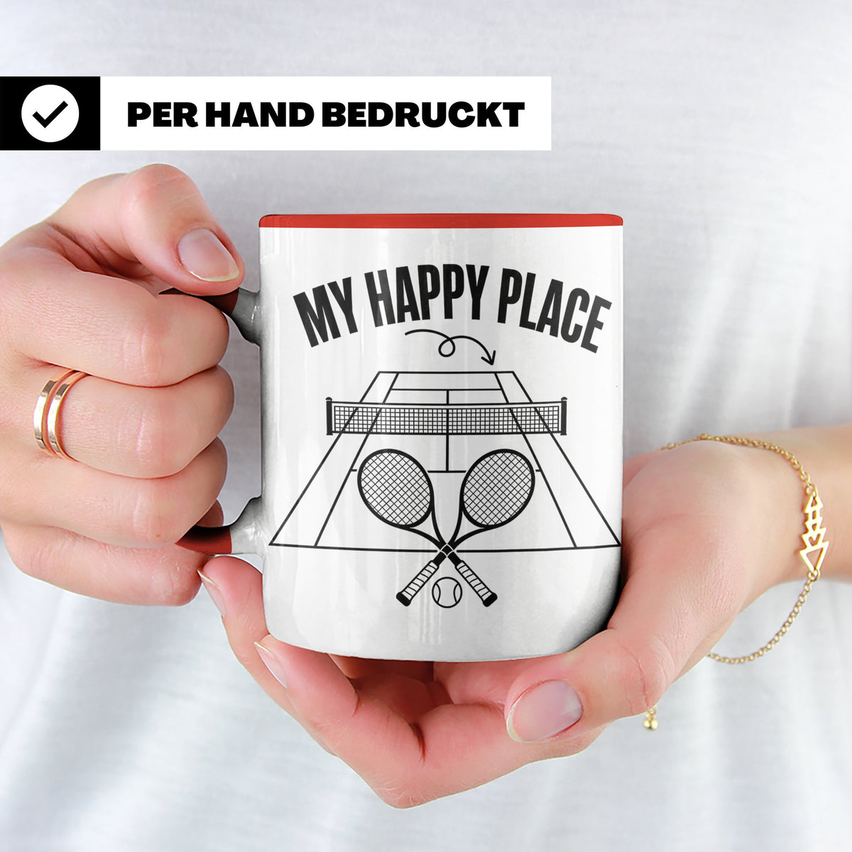 Tennis Tasse mit Spruch My Happy Place lustiger Kaffeebecher – Rot [farbe:rot]
